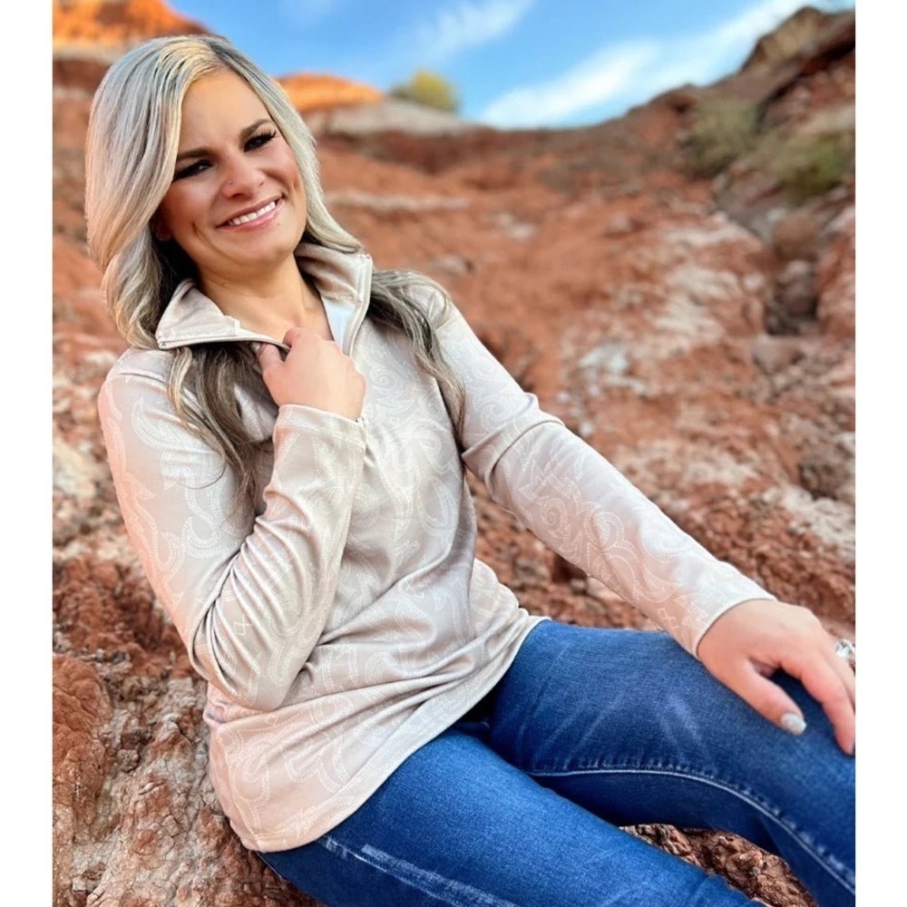 Cream and white quarter zip plush pull over